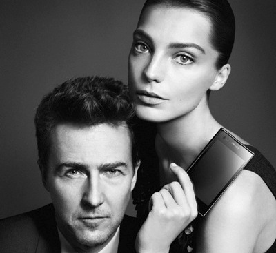 Edward Norton és Daria Werbowy a PRADA phone by LG 3.0 arcai