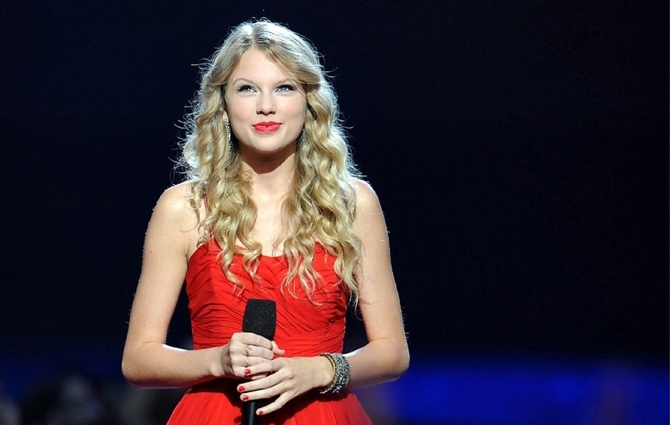 Taylor Swift a legkeresettebb 30 év alatti énekesnő
